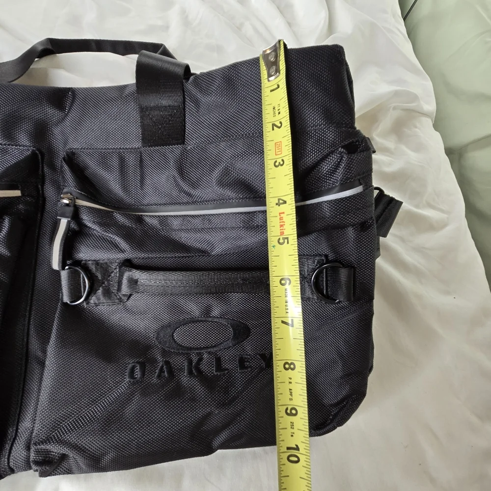 Oakley NWOT Utility Duffel bag 50L blackout hunting fishing hiking